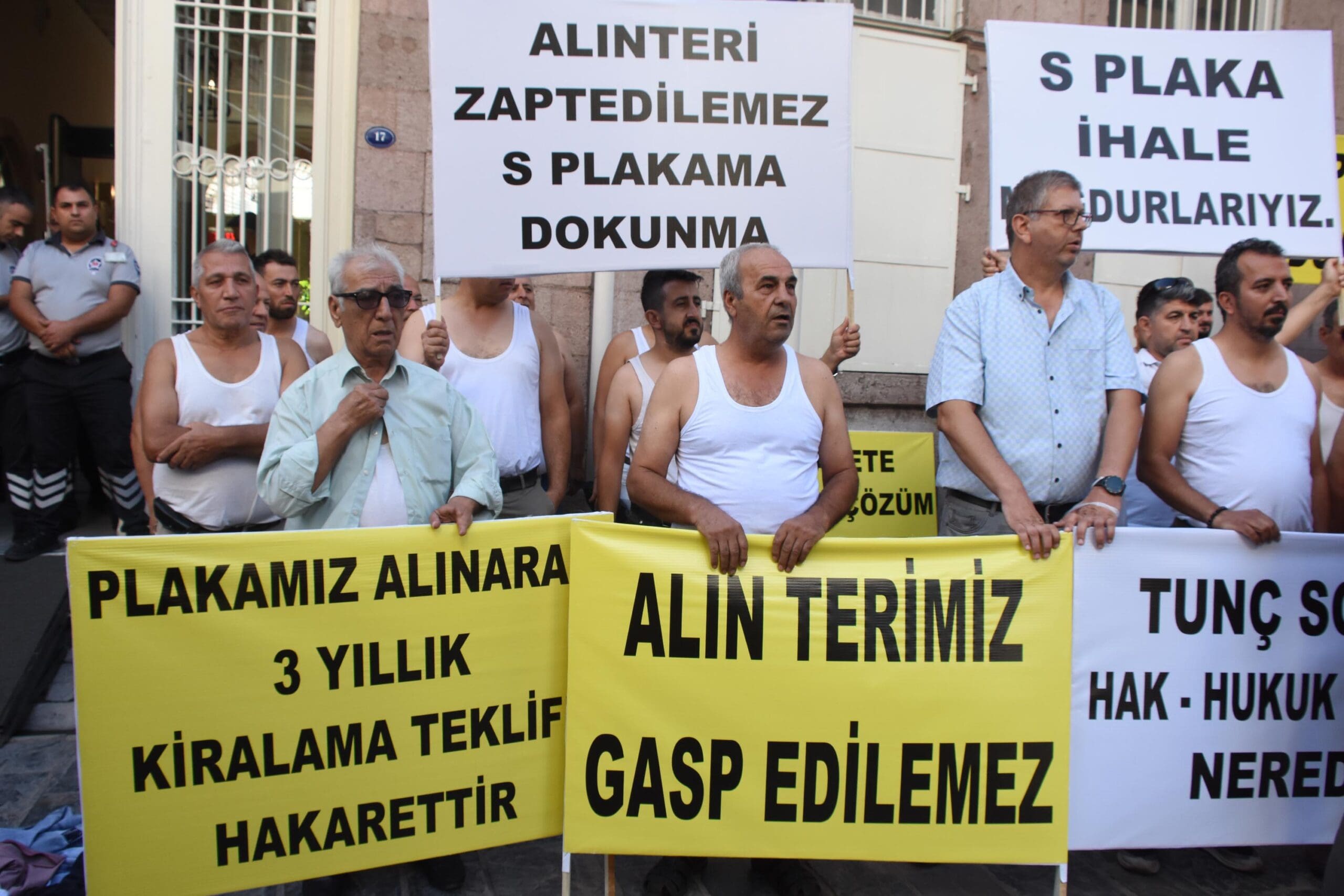 S plaka için ödedikleri paraların geri verilmesini değil, plakalarını istediklerini