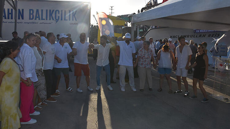 Denizlerde av sezonunun başlaması nedeniyle İzmir Güzelbahçe Barınağı’nda düzenlenen törene İzmir