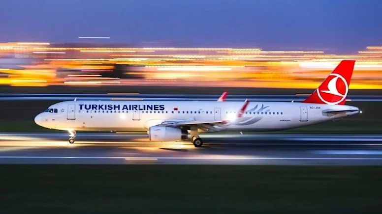 İstanbu-Elazığ seferini yapan THY uçağında kabin görevlilerinin uyarısına rağmen emniyet