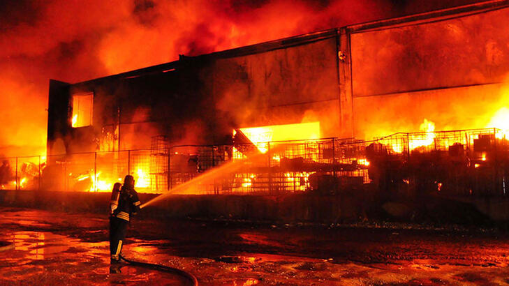 Manisa’da geri dönüşüm tesisinde yangın: 27 milyon lira ceza kesildi