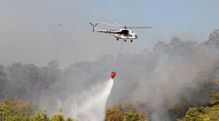 İzmir’de yangına müdahale eden helikopter düştü