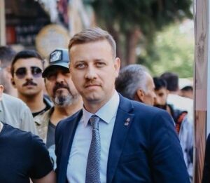 Zafer Partisi İzmir İl Başkanı Seçkin Boyunağa, hem görevinden hem