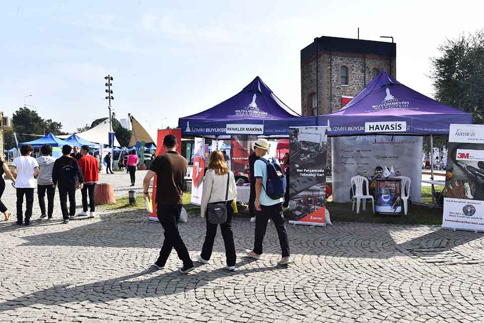 İzmir’de genç istihdamını artırmaya yönelik çalışmalar sürüyor. İzmir Büyükşehir Belediyesi