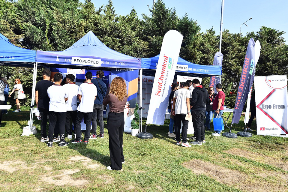 İzmir Büyükşehir Belediyesi’nin 6-8 Ekim tarihlerinde ilk kez düzenlediği “Kariyer