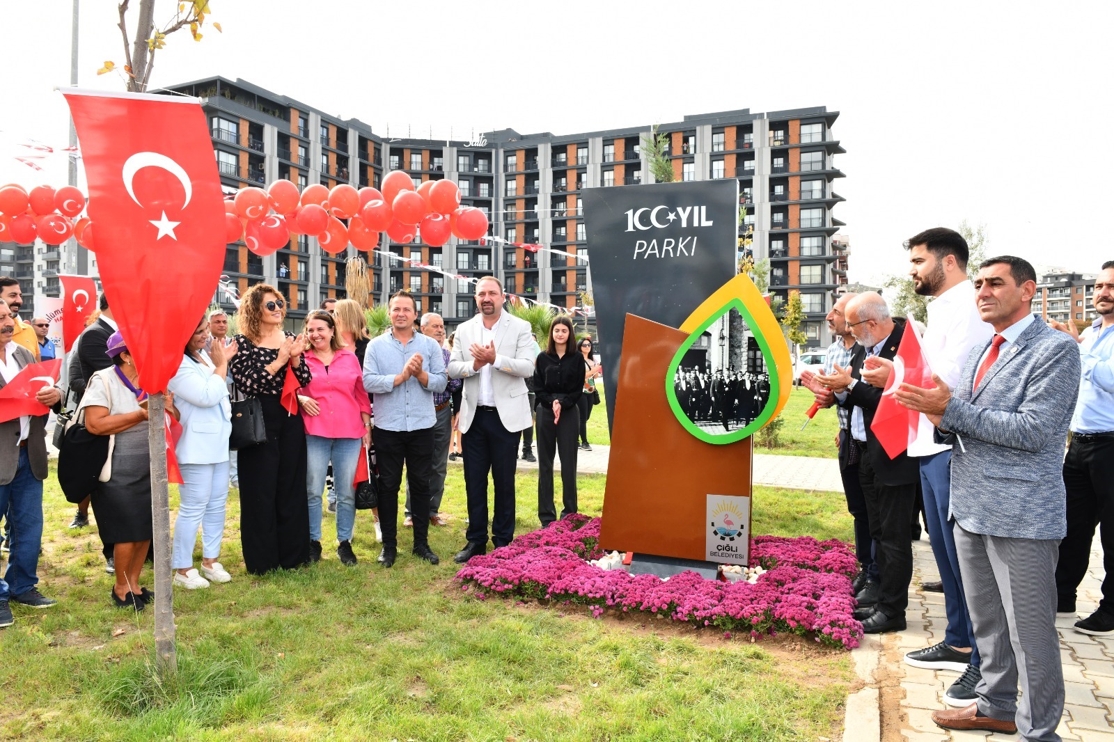 Çiğli Belediyesi’nden Cumhuriyetin 100. Yılına Özel Park Açılışı Çiğli Belediyesi tarafından, Cumhuriyetin 100. Yılı kutlamaları kapsamında Balatçık Mahallesi’nde