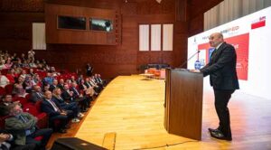 İzmir Büyükşehir Belediyesi’nin geçen Şubat ayında düzenlediği İkinci Yüzyılın İktisat