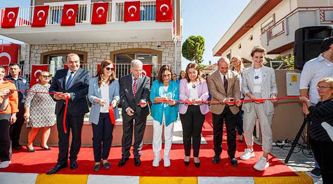 İzmir’de ‘Olgun Gençlik Merkezi’ açıldı