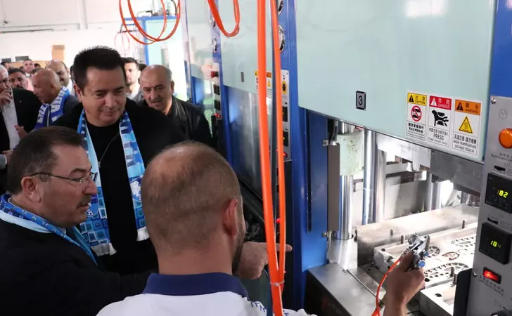 Ünlü televizyon yapımcısı ve sunucusu Acun Ilıcalı, iş insanı Fatih
