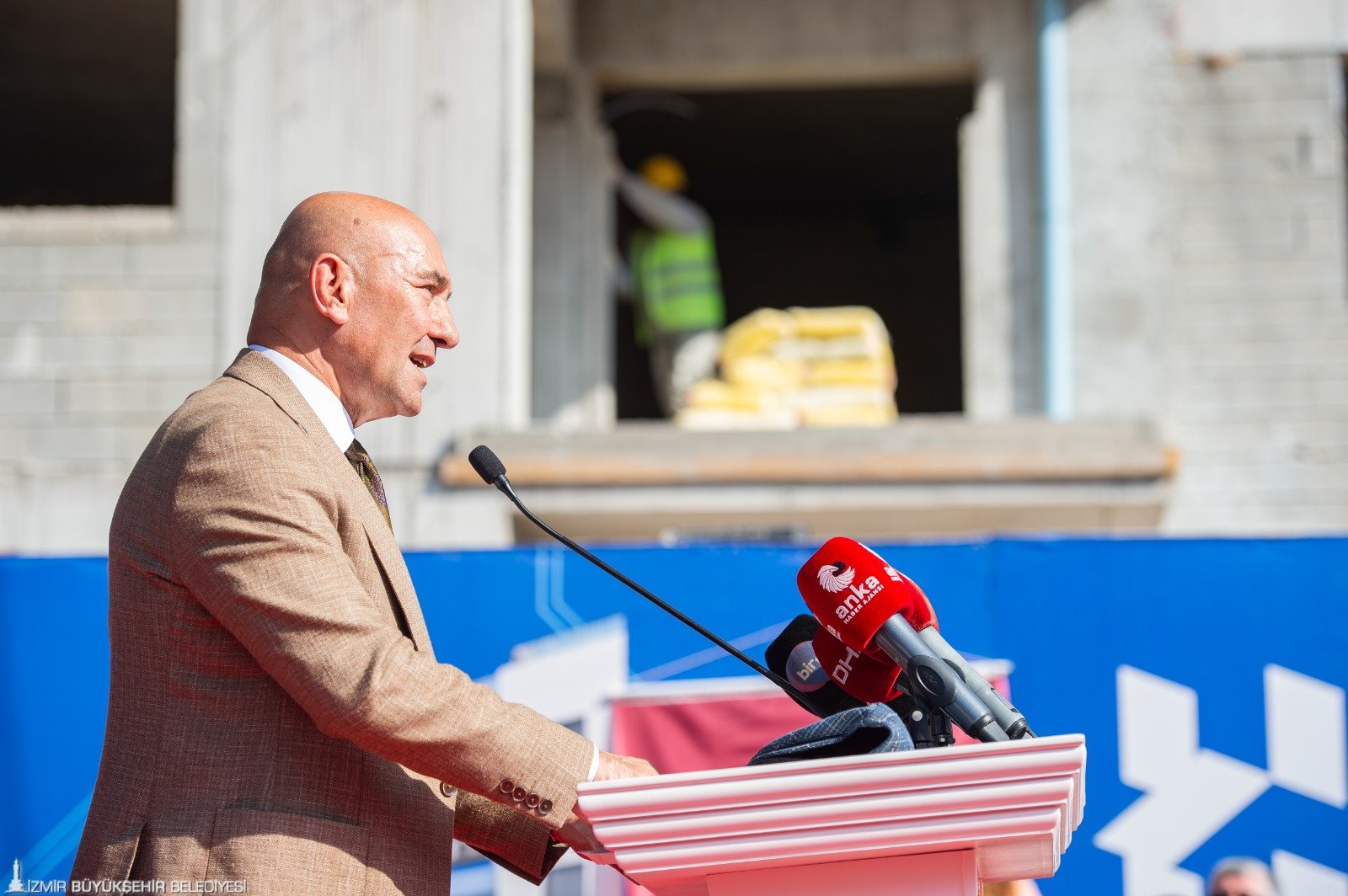 30 Ekim depreminde hayatını kaybeden 117 kişi İzmir’de düzenlenen iki