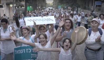 Her dinden kadın İsrail’de barış için birlikte yürüdü, hep bir ağızdan şarkılar söyledi