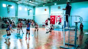  Bayraklı’da her yıl binlerce kişiyi sporla buluşturan Bayraklı Belediyesi, bu