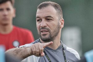 1’inci Lig’de 5 puanla son sırada yer alan Altay, yeni