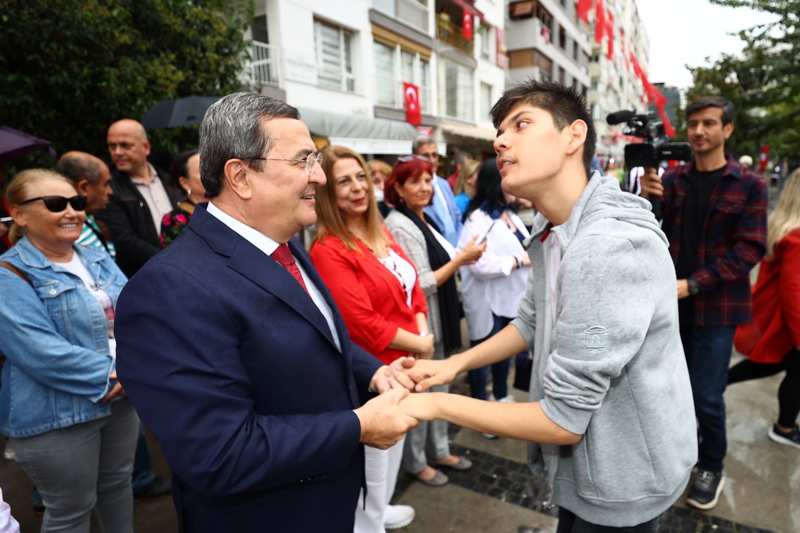 Konak’ta ‘engelsiz’ Cumhuriyet Coşkusu! Konak Belediyesi Engelsiz Yaşam Köyü öğrencilerinin Engelsiz Vals gösterisi, Cumhuriyet