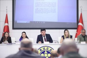 Buca Belediyesi ekim ayı toplantısının ikinci oturumu belediye meclis salonunda