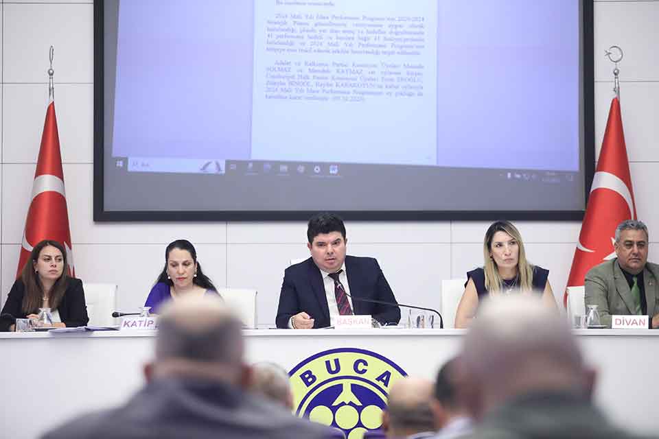 Buca Belediyesi ekim ayı toplantısının ikinci oturumu belediye meclis salonunda