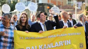 Festivalde birlik ve beraberlik mesajı veren Buca Belediye Başkanı Erhan