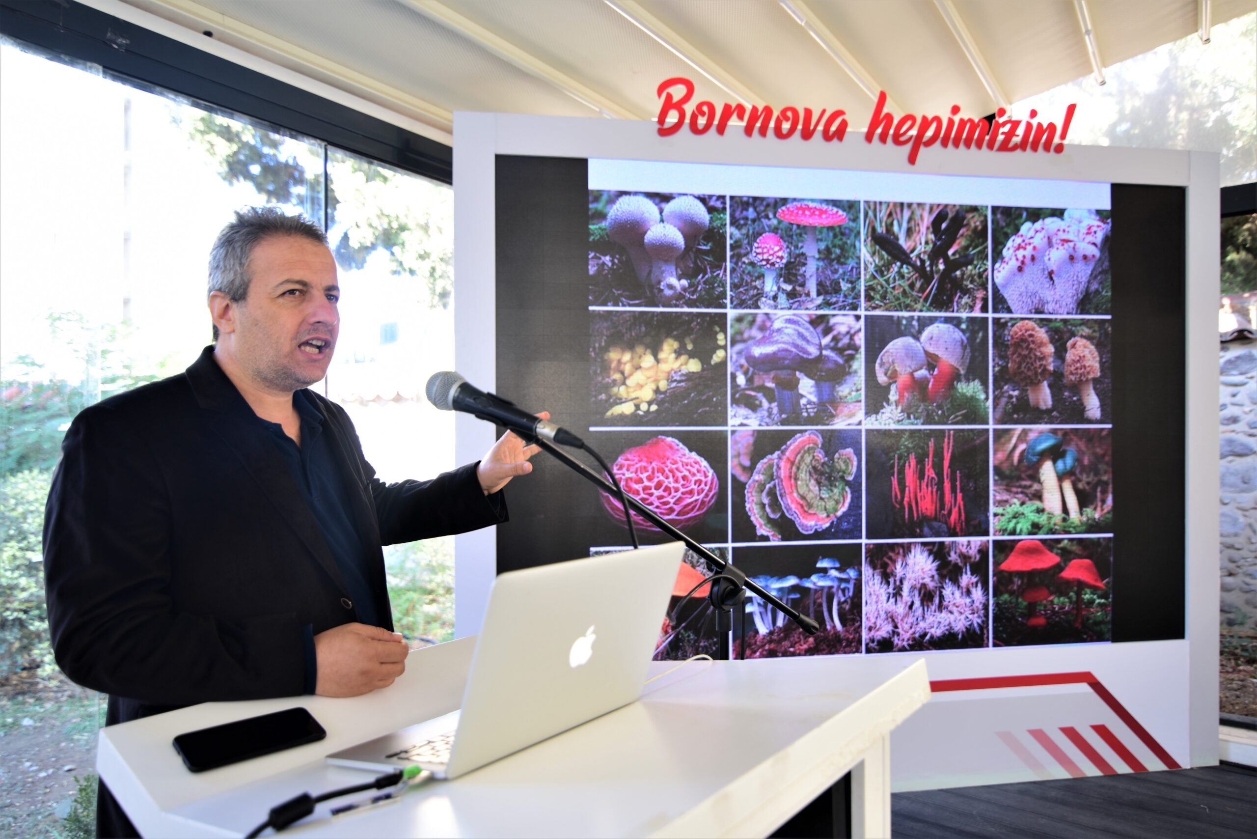 Tarımsal Hizmetler Müdürlüğü organizasyonunda düzenlenen eğitime katılanlar mantarlarını kendi evlerinde