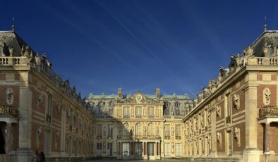 Fransa’dan bomba ihbarı: Versailles Sarayı kapatıldı!