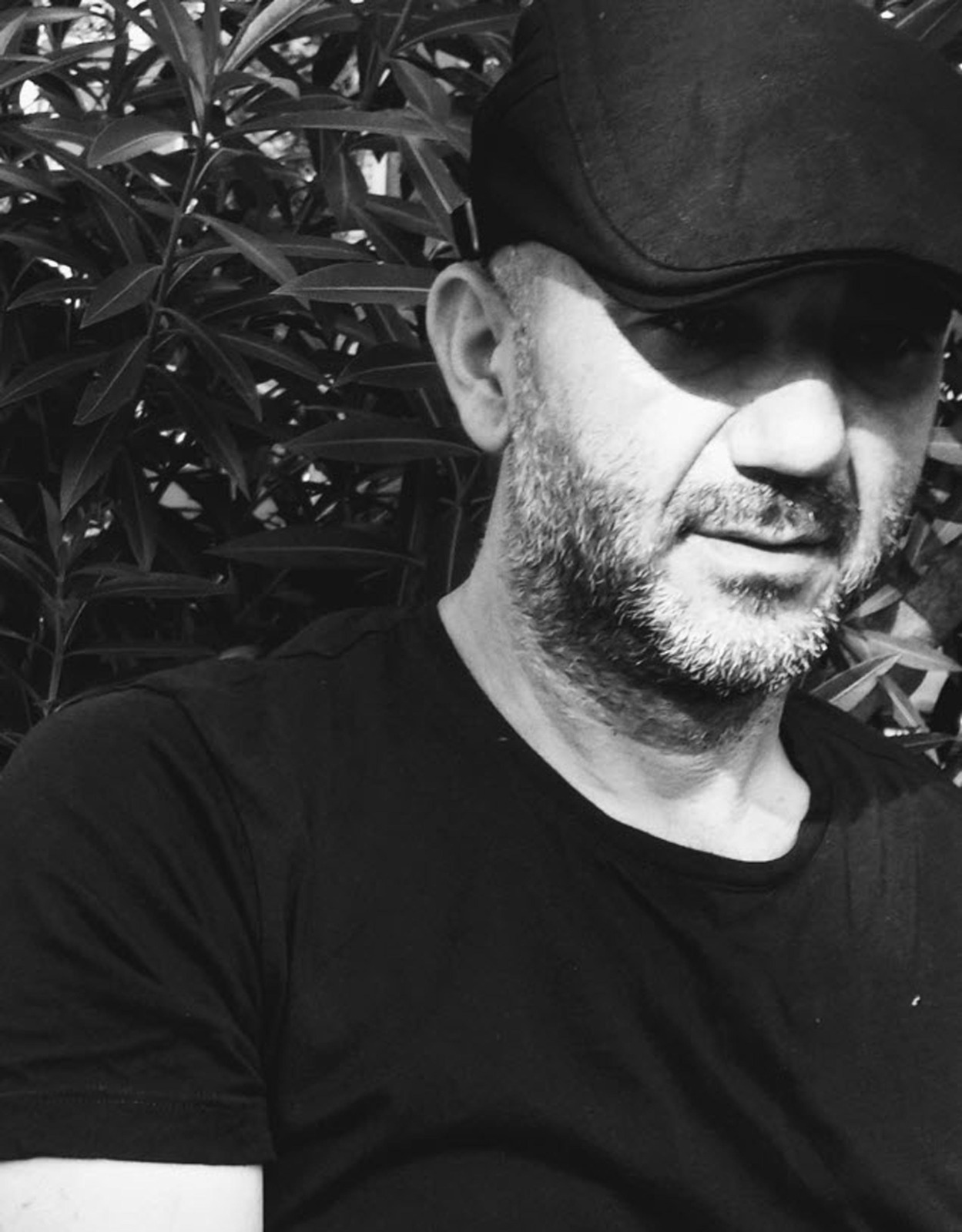 İZMİR’in Bayraklı ilçesinde, elektrikli şofbendeki kaçak nedeniyle akıma kapılan polis