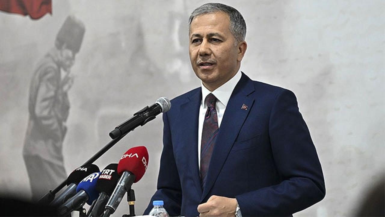Bakan Yerlikaya paylaşımında, Cumhuriyet’in omuzlarında cepheye mermi taşıyan nenelerin, mermisi