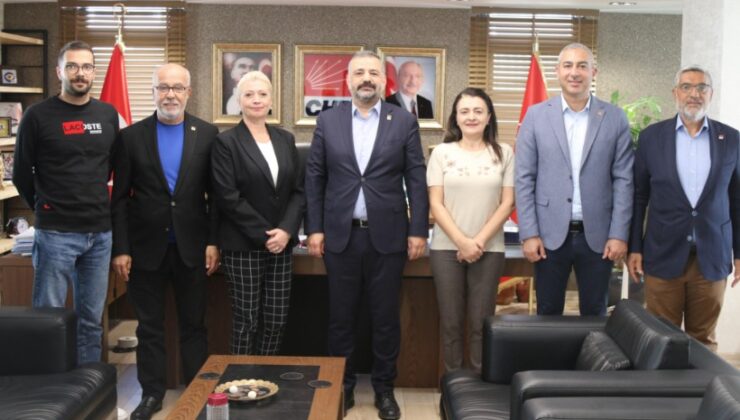 CHP’li Aslanoğlu’ndan Karşıyaka delegeleriyle kritik görüşme