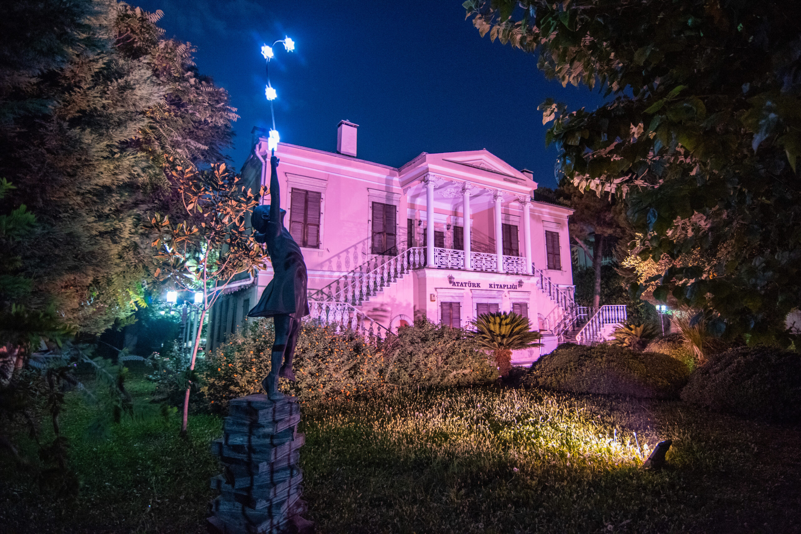 Bornova Belediyesi her yıl 1-31 Ekim tarihleri arasında düzenlenen meme