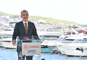 Bakan Uraloğlu, İzmir’e yapılan yatırımları ve hizmetleri değerlendirdi, deniz ticaret
