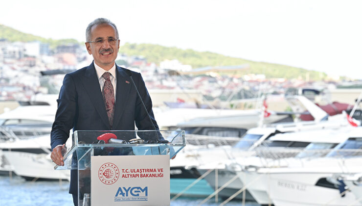 Ulaştırma Bakanı, Foça Yat Limanı’nı açtı: “İzmir’i yat turizminin merkezine dönüştüreceğiz!” dedi