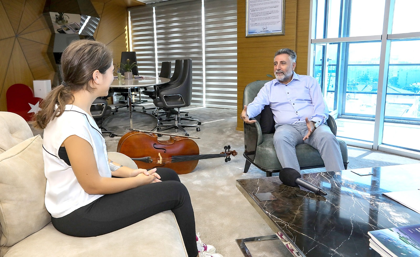 Geçtiğimiz haftaki etkinlikler kapsamında sahneye çıkan Akın, Anadolu ezgilerini modern
