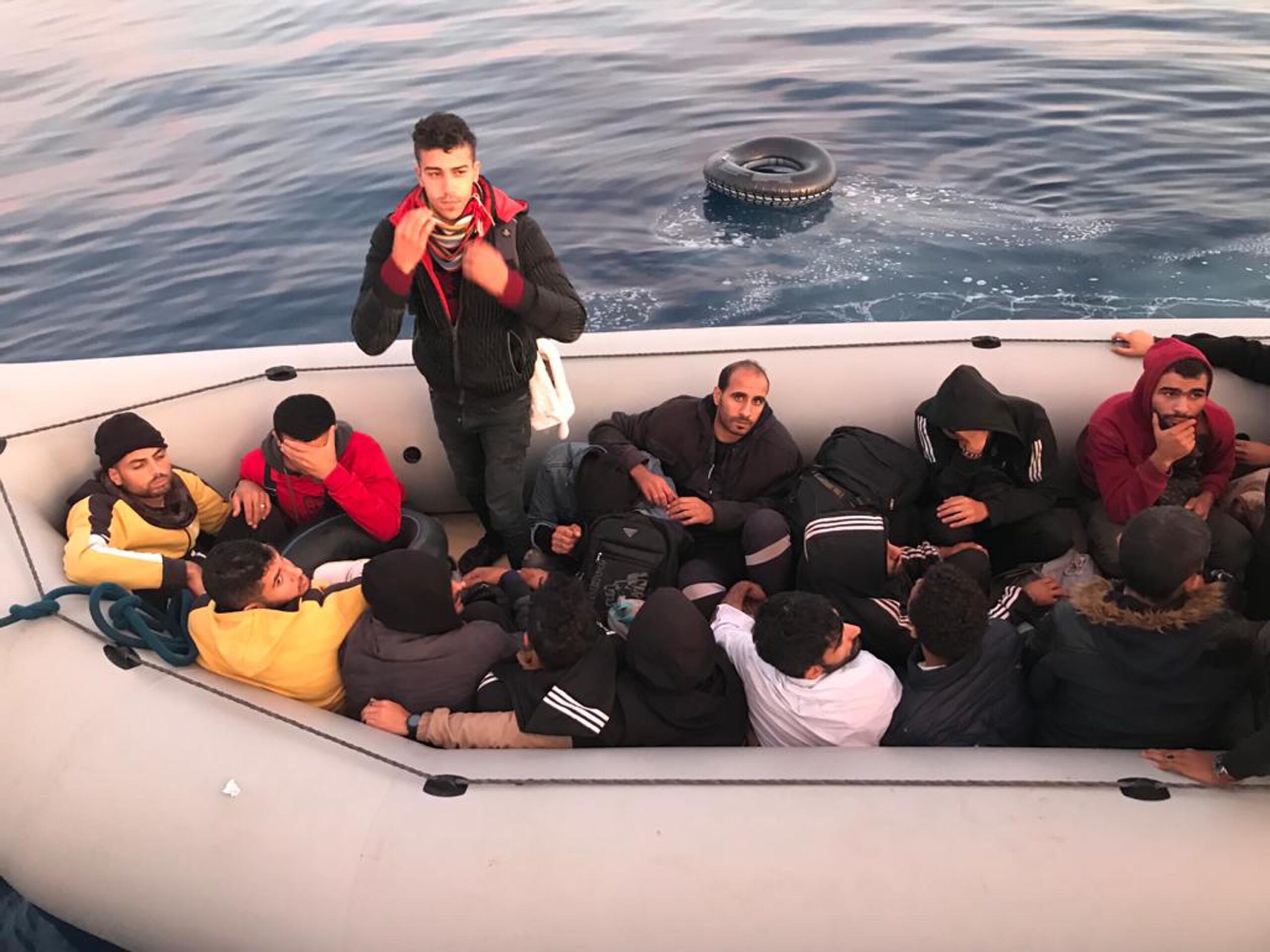 Türkiye denizlerinde kaçak göçmen krizi hala devam ediyor. Hemen hemen