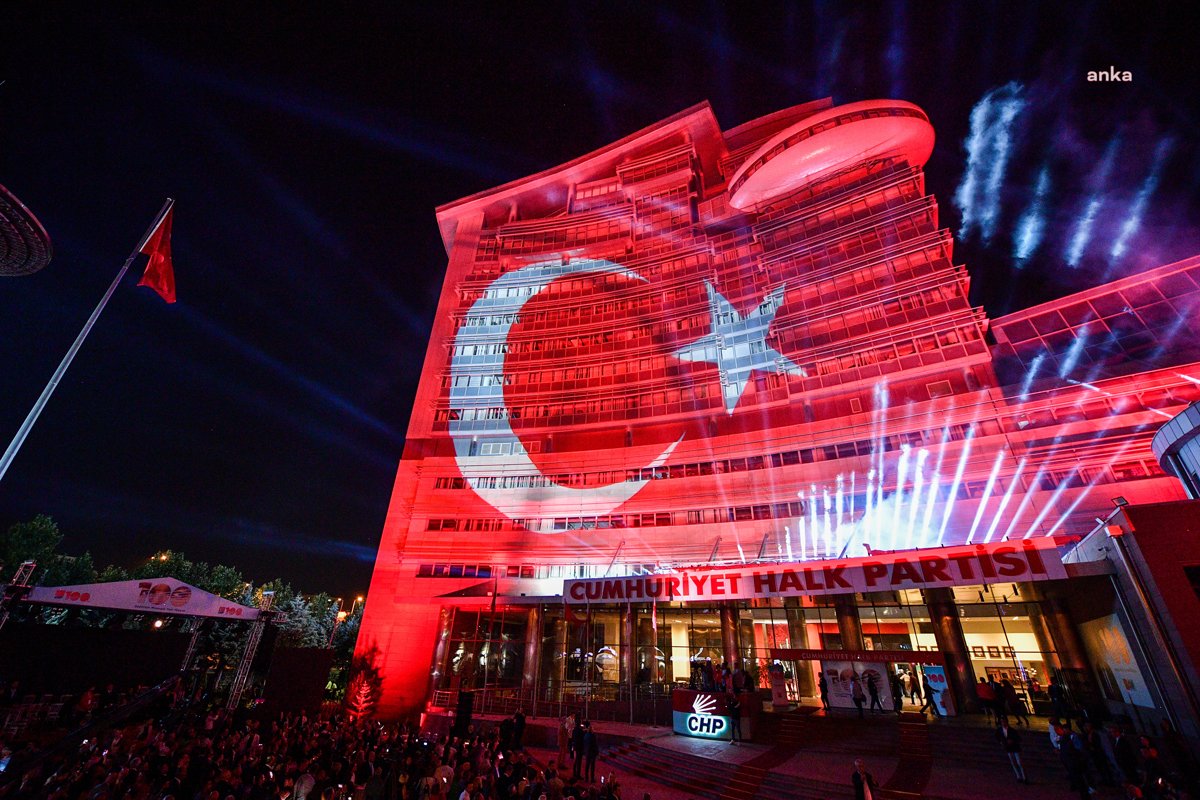 Resepsiyonda dinletilen “Yüzyılın Marşı,” Cumhuriyet’in 100. yıl onurunu yaşatacak, toplumda