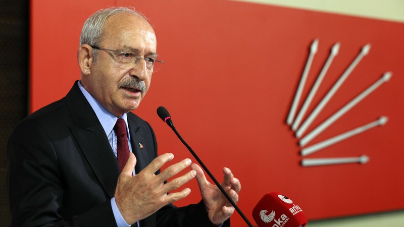 Kemal Kılıçdaroğlu, sürpriz bir ziyarette bulunarak İstanbul’da altı partiye ait