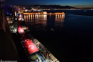 İzmir, Cumhuriyet’in 100. yıl kutlamaları için büyük bir heyecanla hazırlanıyor.