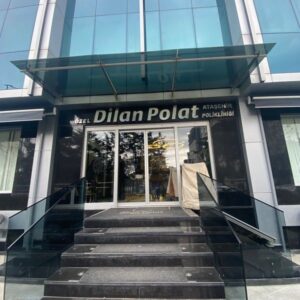 Ataşehir’de, sosyal medyada tanınmış olan Dilan Polat’a ait polikliniğe, kimliği