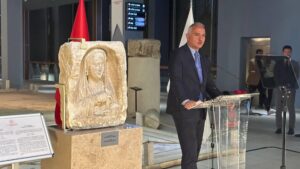 Bakan Ersoy, kültür varlıkları kaçakçılığıyla mücadelenin kararlılıkla sürdüğünü belirtti ve