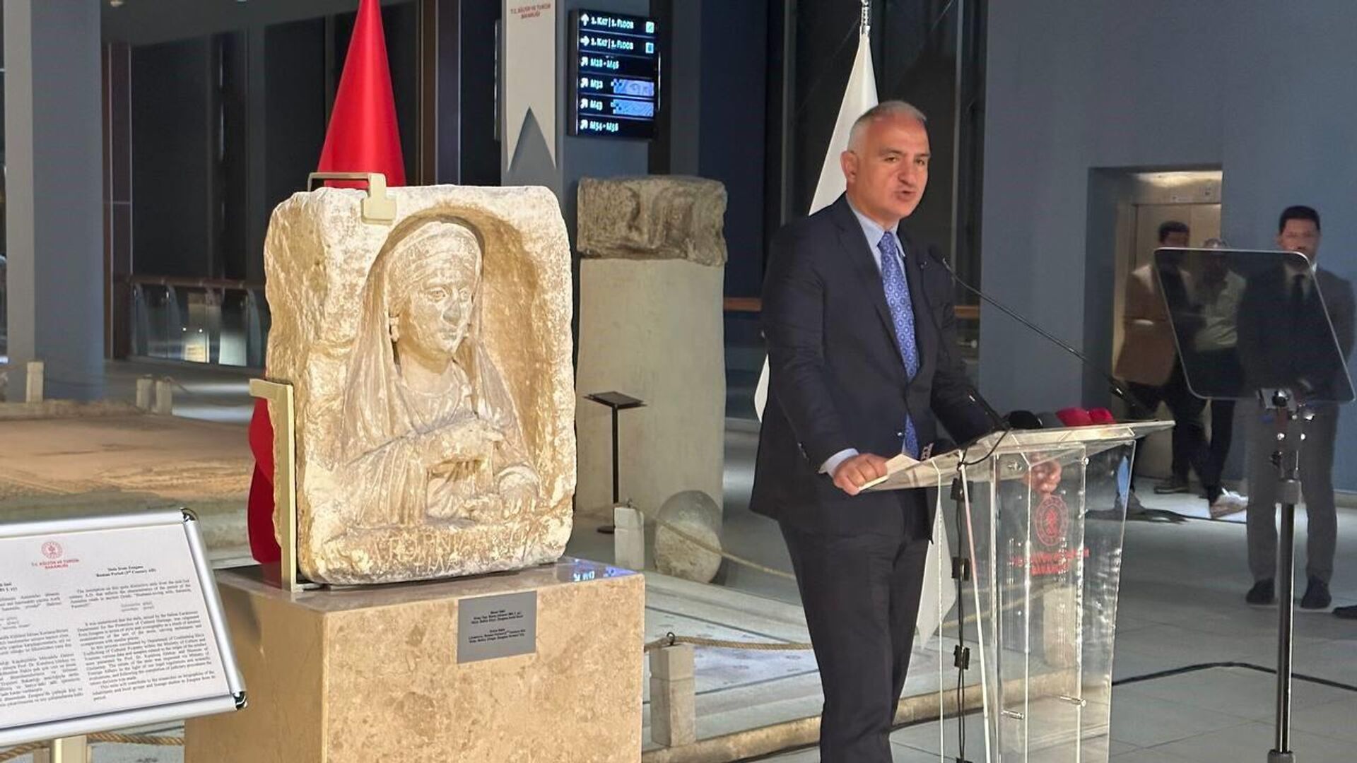 Bakan Ersoy, kültür varlıkları kaçakçılığıyla mücadelenin kararlılıkla sürdüğünü belirtti ve