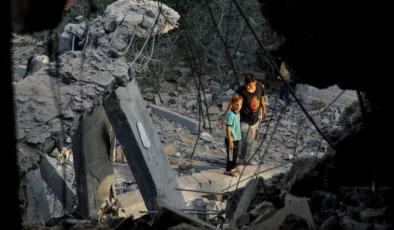 Gazze’de çatışmalar sivilleri vuruyor: 300 bin sivil evini terk etmek zorunda kaldı