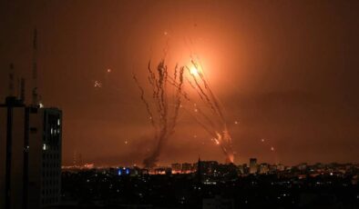 Çatışmalarda üçüncü gün: Gazze gece boyunca bombalandı