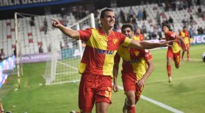 Takımın gol yükünü çekmesi beklenen forvetlerden ise sadece Mame Diouf