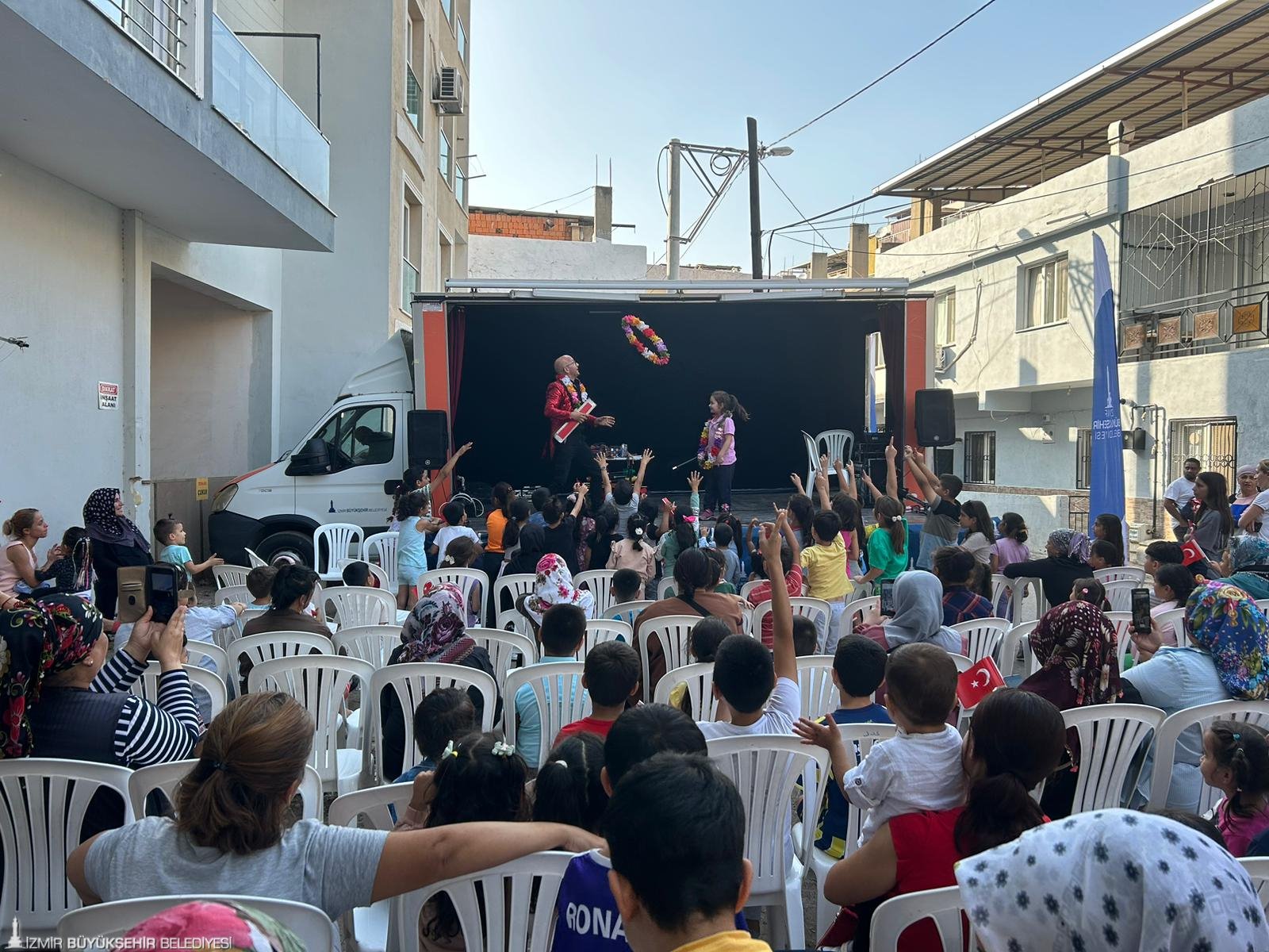 İzmir Büyükşehir Belediyesi’nin Biz İzmir Dayanışma Noktalarında Ekim ayı boyunca