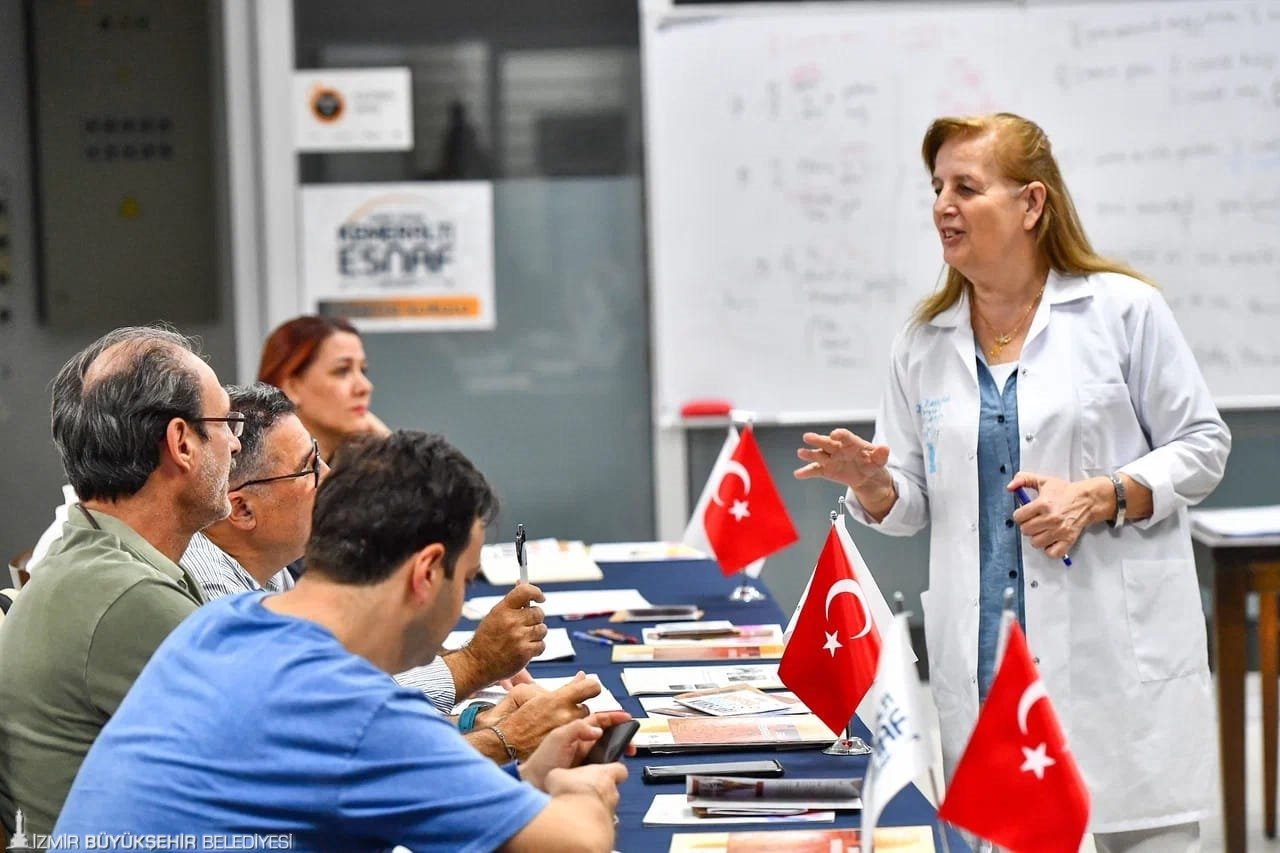 İzmir’de esnafa mesleki İngilizce eğitim desteği İzmir Büyükşehir Belediyesi şehrin tarihi değerlerinden Kemeraltı’nı dünya vitrinine çıkaracak