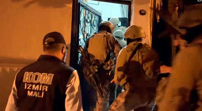 İzmir’de FETÖ operasyonu: 94 gözaltı