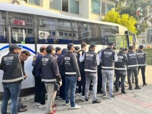 İZMİR’de, FETÖ/PDY’ye yönelik ‘Kıskaç’ adlı operasyonda gözaltına alınıp, adliyeye sevk