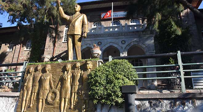 İzmir’in 100 yıllık eğitim tarihi araştırılıyor