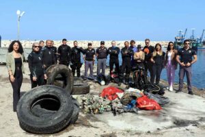 Karaburun Tepeboz Mahallesi Yeniliman mevkiinde gönüllü deniz ve kıyı temizliği