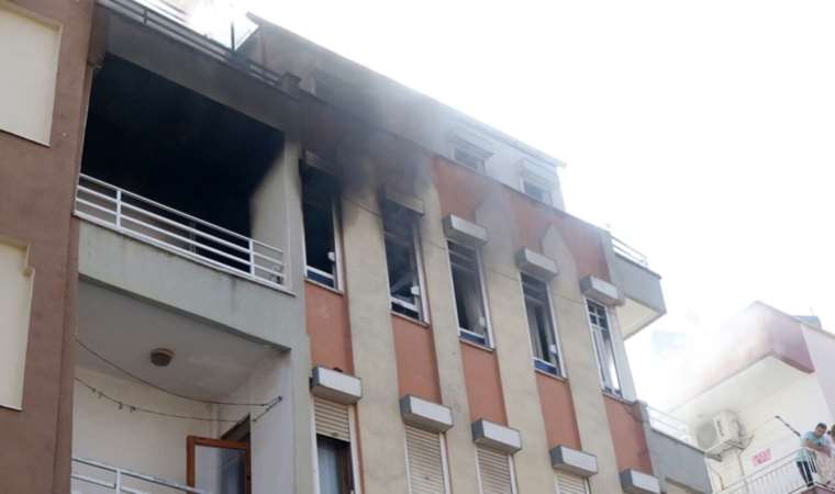 Evinde yangın çıkan kadının yardımına kuryeler yetişti! Kuryelerin dumandan etkilendiği yangında, evden çıkan ve büyük korku yaşadığı