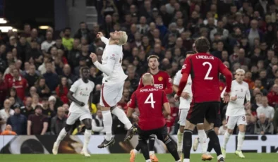 Galatasaray’dan tarihi zafer: Manchester United’ı deplasmanda 3-2 yendi