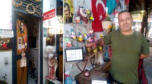 Urla’da yaşayan ve daha önce çiçekçi dükkanı işleten Ahmet Çınar,