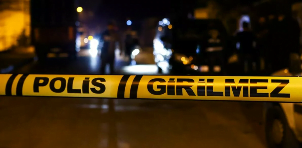 Uluderbent Mahallesi’nde sabah saatlerinde yoldan geçenlerin, Mevlüt Şevik’in otomobilin içinde