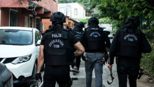 İçişleri Bakanı Ali Yerlikaya, Adana merkezli 6 ilde gerçekleştirilen eş